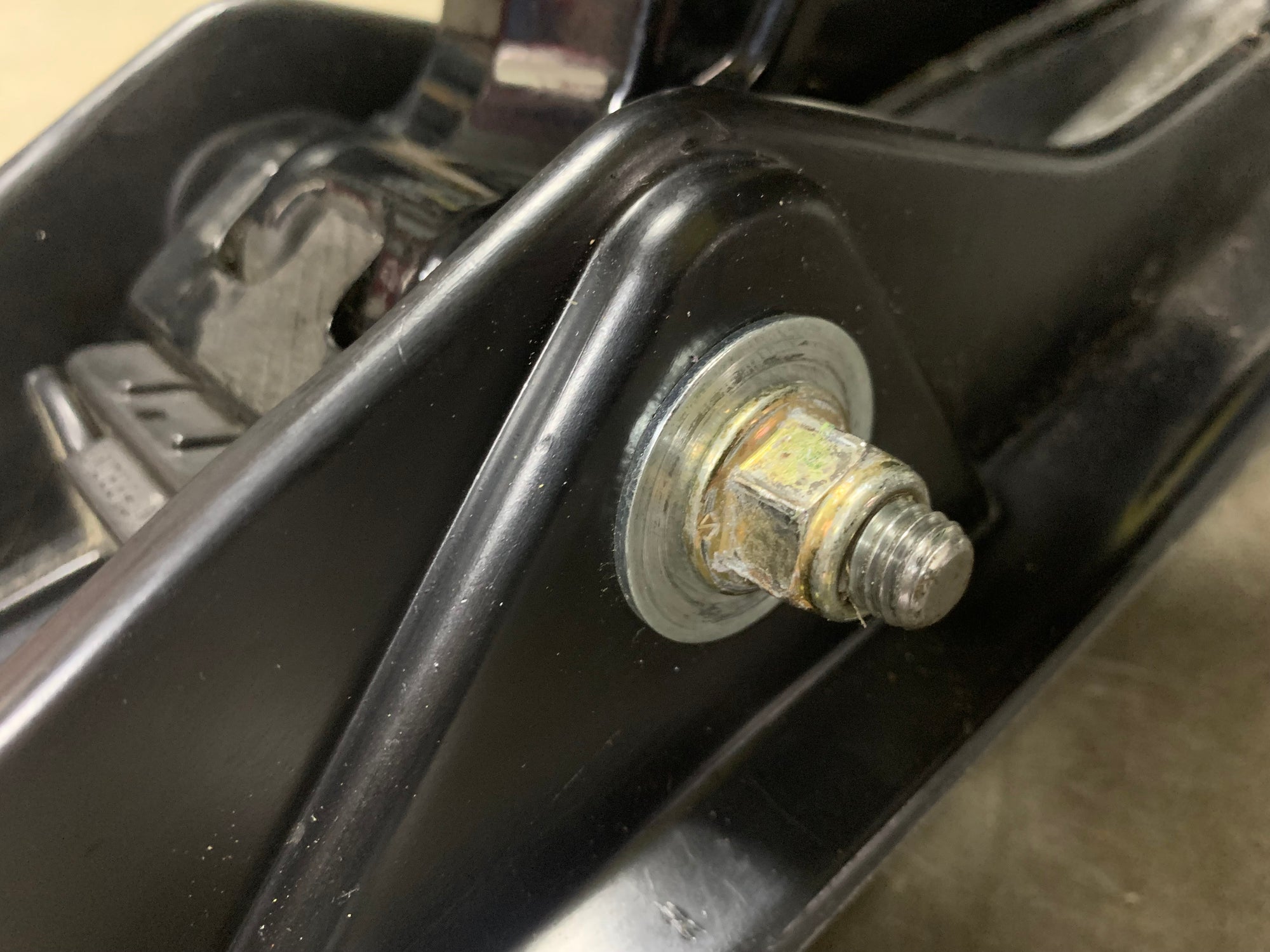 My Ski-Doo snowmobile doesn't have a washer on the ski bolt?