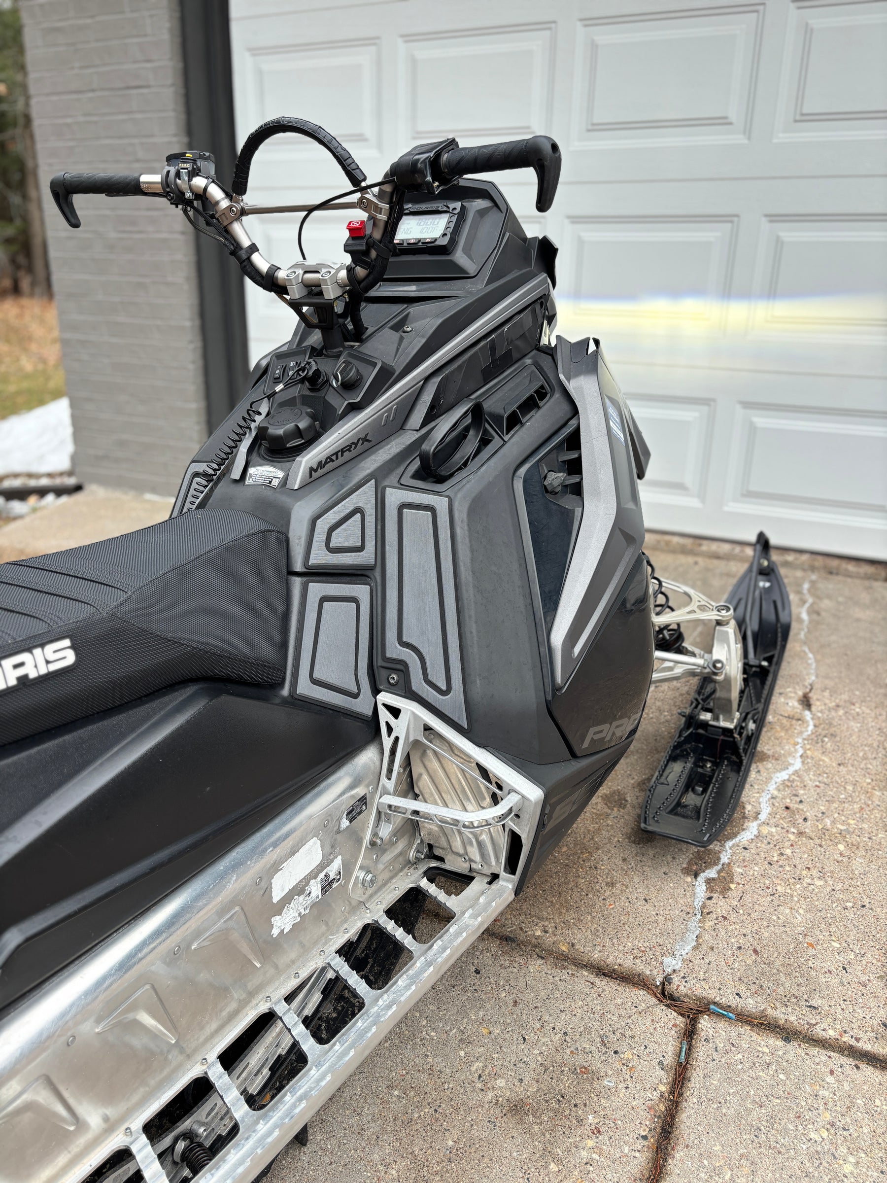Polaris Matryx RMK/ Khaos/Slash Snowmobile Knee Pads by Terick Solutions